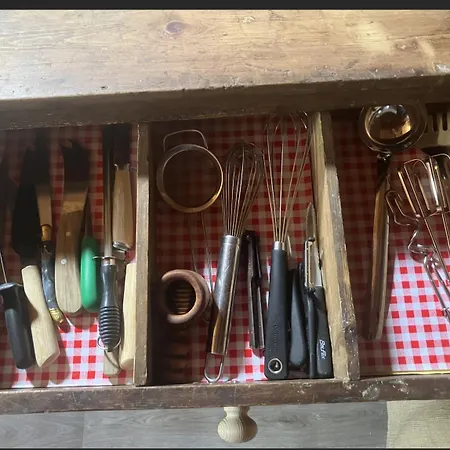 La Petite Maison Sur La Colline *